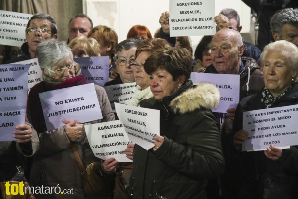 Concentració per denunciar la violació d'una dona mataronina